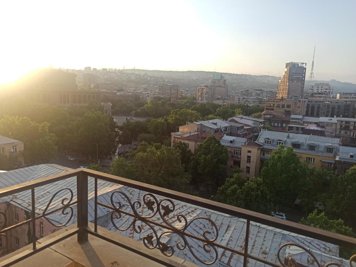 Красивая, Просторная Квартира В Самом Центре Еревана, Рядом С Оперным Театром. Екстериор снимка